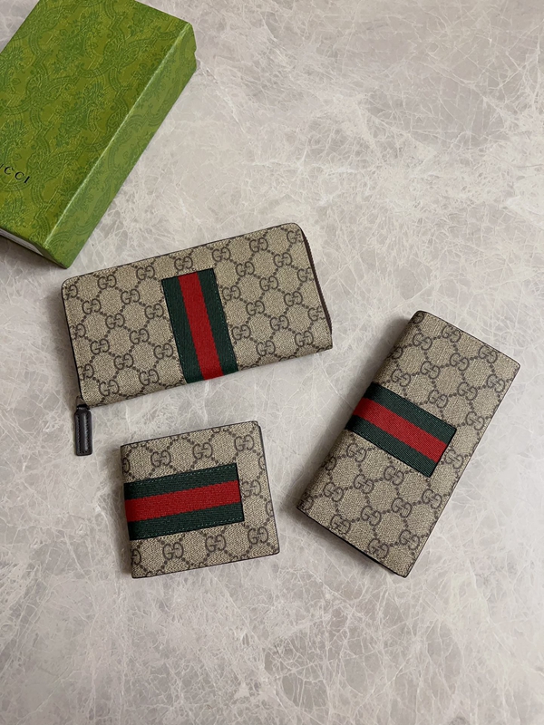 グッチ財布 レプリカ着用イメージ